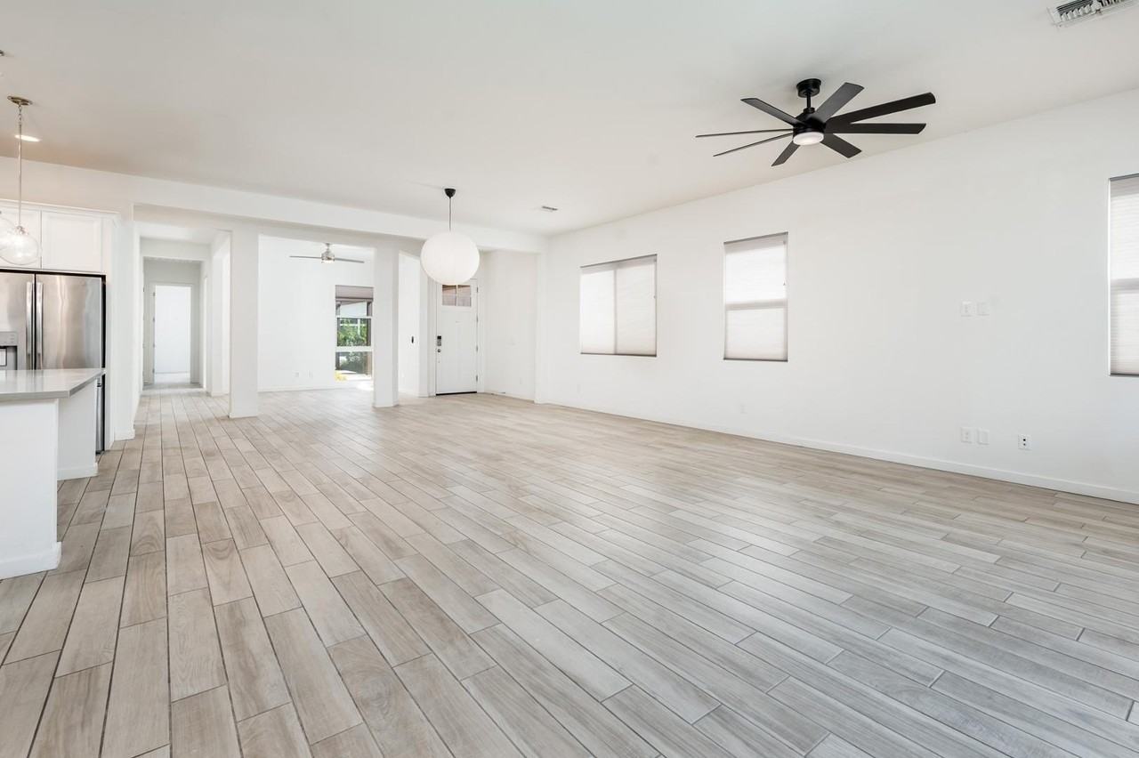 923 E Paseo Way - Photo 7 of 22