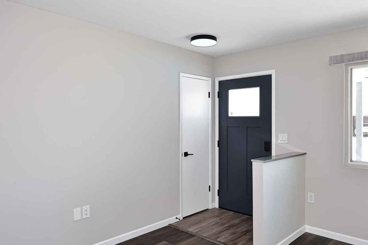 10002 W Tarrytown Ave - Photo 3 of 45