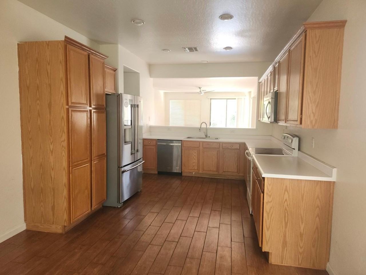 3317 W Thoreau Ln - Photo 3 of 18