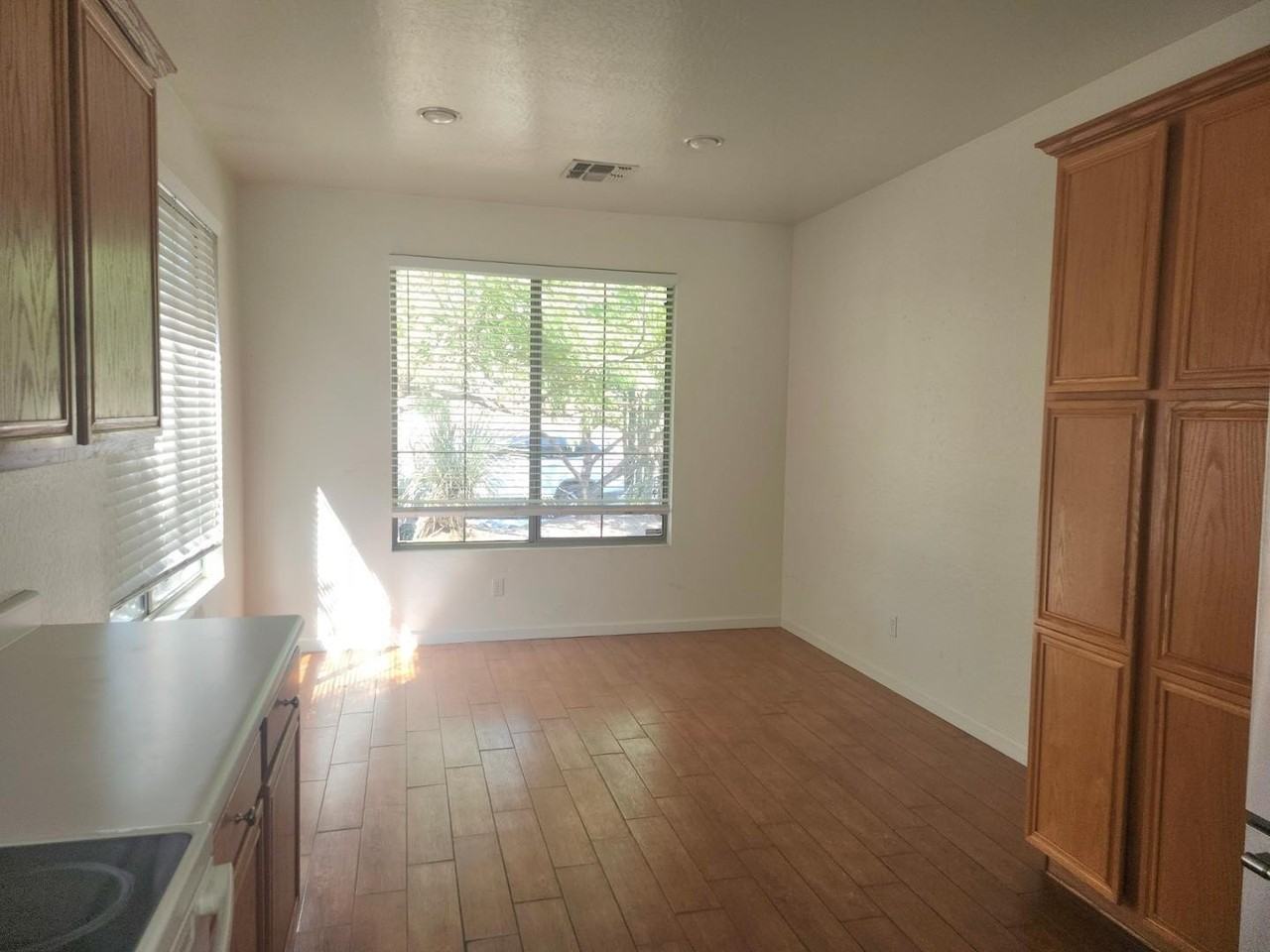 3317 W Thoreau Ln - Photo 5 of 18