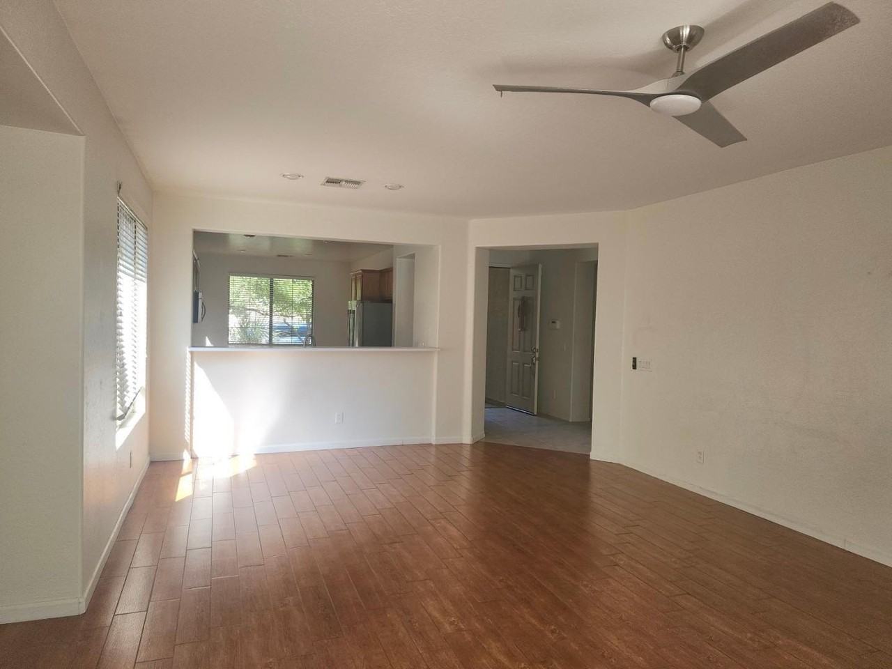 3317 W Thoreau Ln - Photo 6 of 18