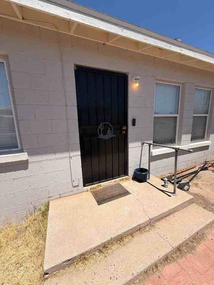 211 S Desoto St - Photo 5 of 21