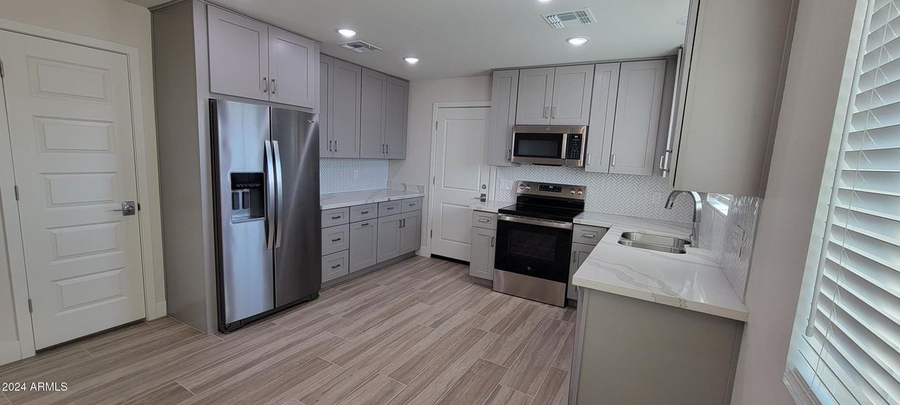1107 N Wedgewood Dr - Photo 3 of 18