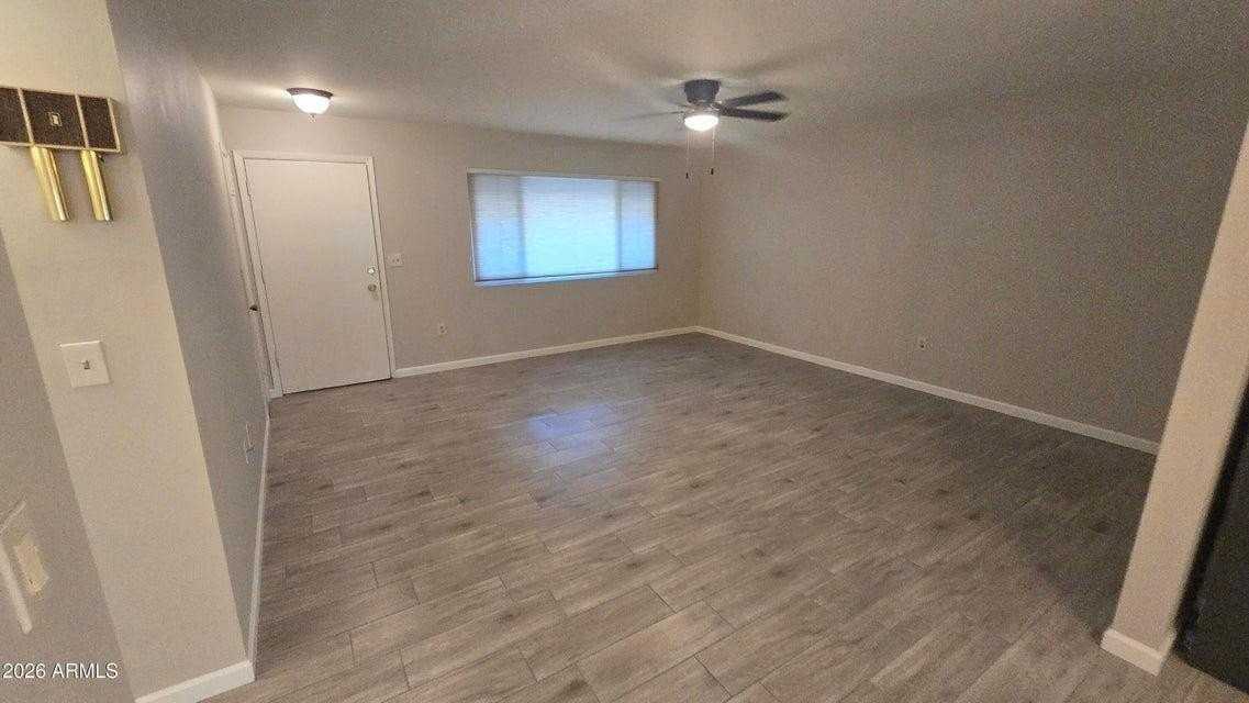 10601 W Bolivar Dr - Photo 4 of 40