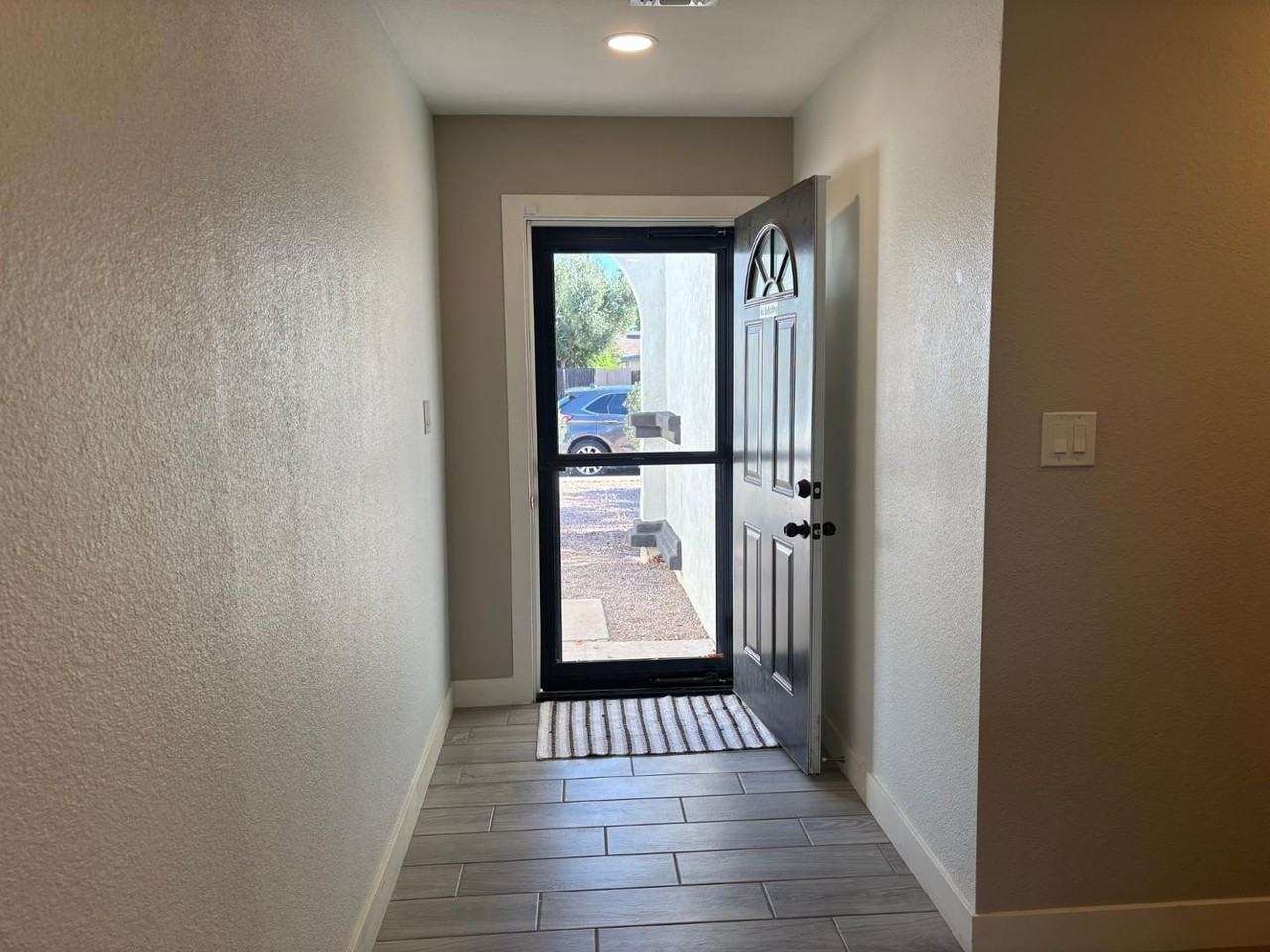 2902 W Straford Dr - Photo 3 of 22