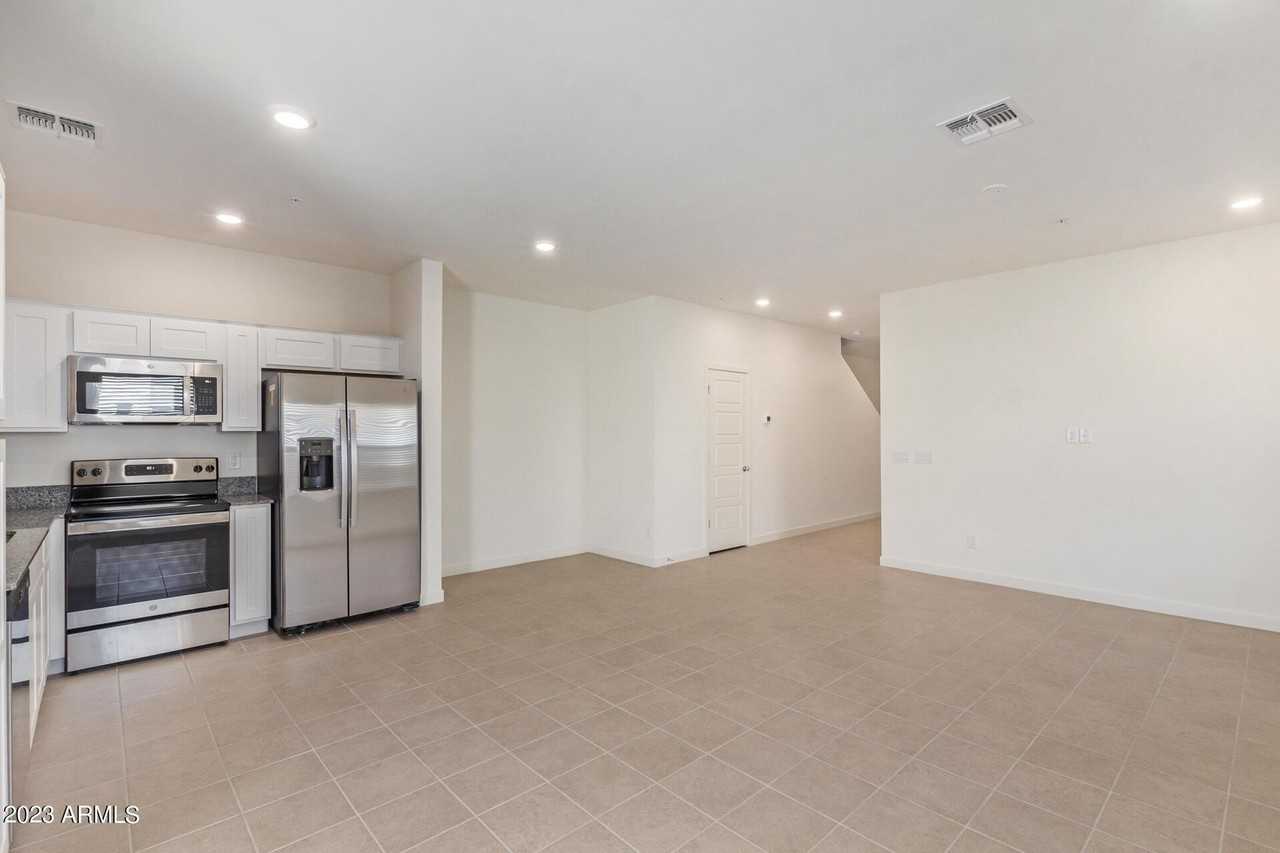 2280 W Laurie Ln - Photo 5 of 27