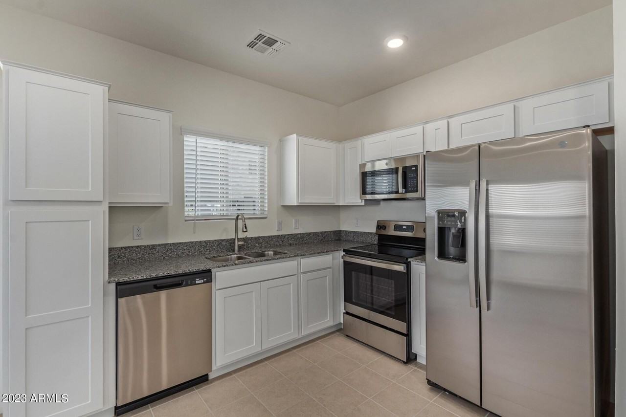 2280 W Laurie Ln - Photo 6 of 27