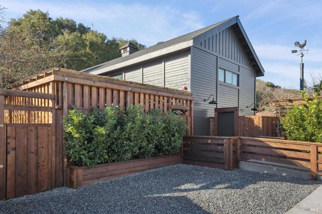 303 Bodega Ave - Photo 2 of 38