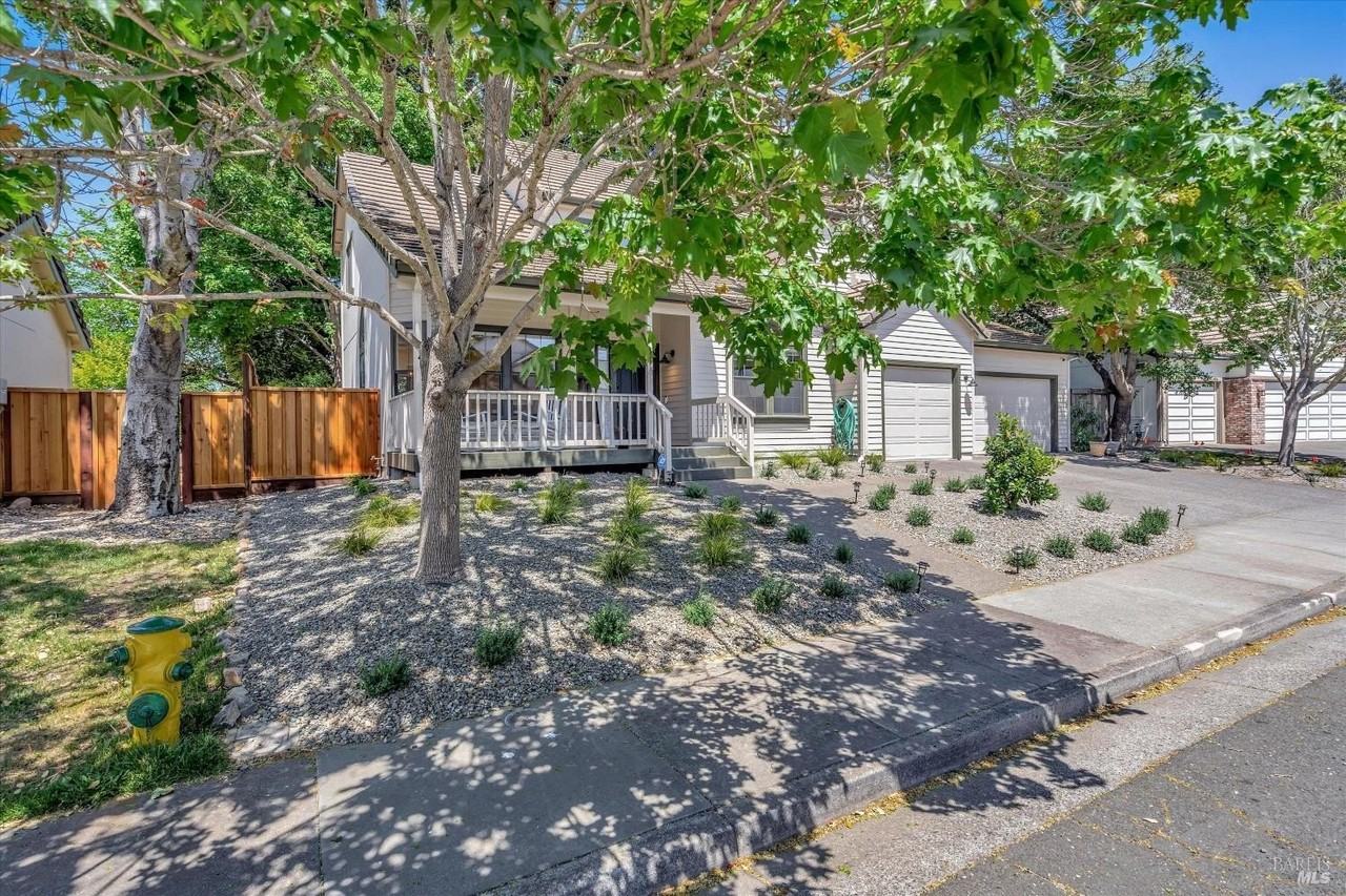 133 Madrid Way - Photo 2 of 47