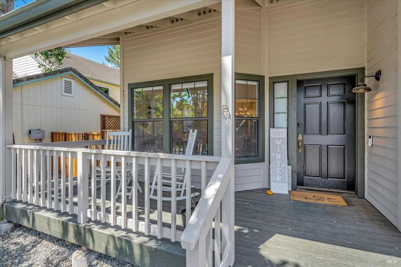 133 Madrid Way - Photo 3 of 47