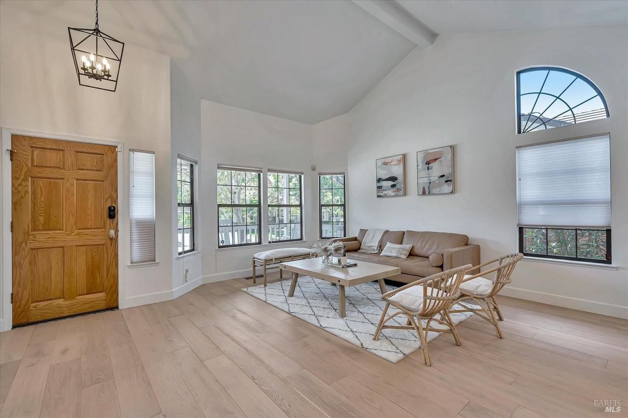 133 Madrid Way - Photo 4 of 47