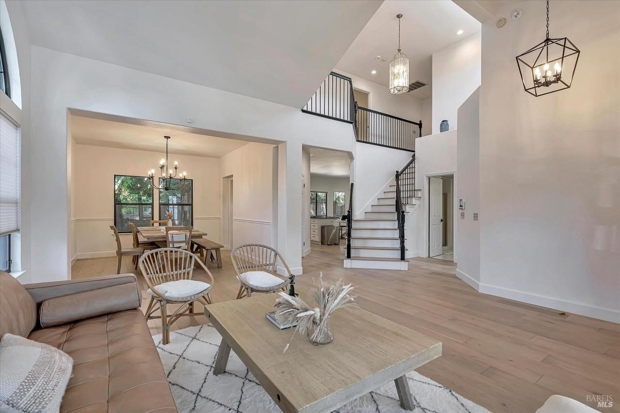 133 Madrid Way - Photo 6 of 47