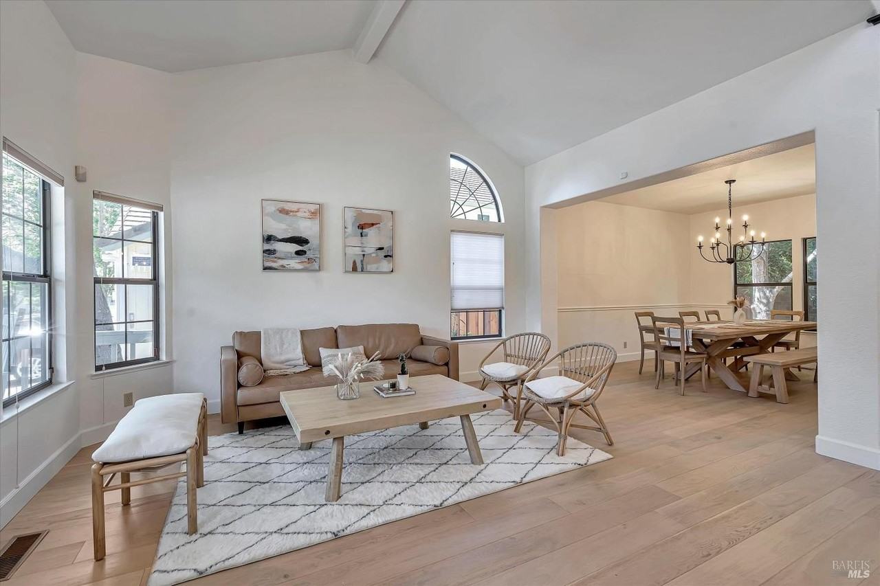 133 Madrid Way - Photo 7 of 47