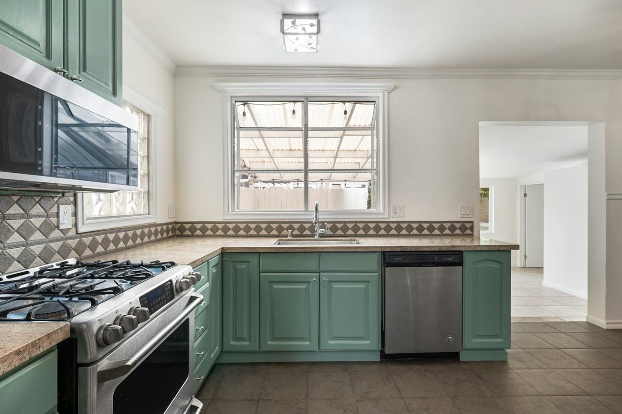 339 Avenue F - Photo 3 of 24