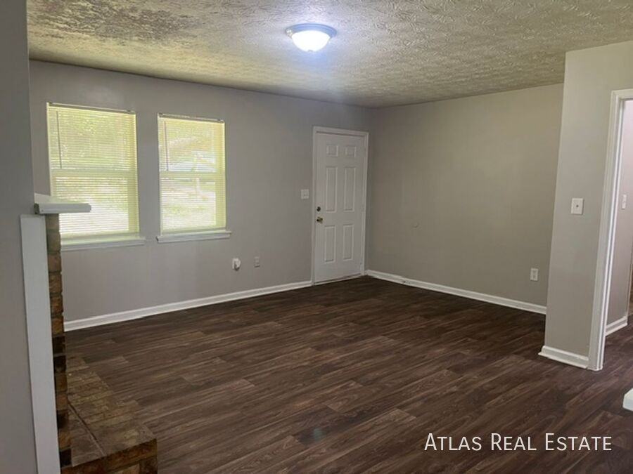 200 N Bluff Rd - Photo 3 of 17