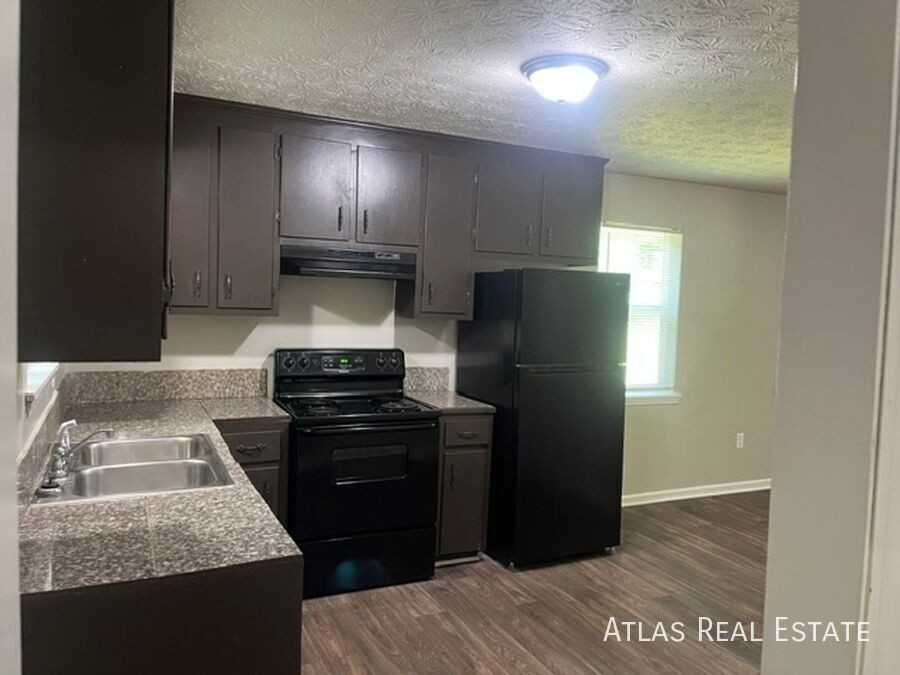 200 N Bluff Rd - Photo 4 of 17