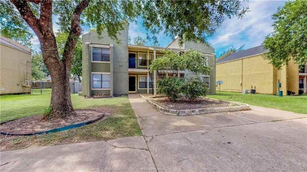 303 Manuel Dr #B - Photo 2 of 17