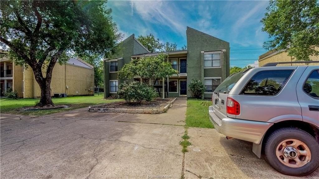 303 Manuel Dr #B - Photo 3 of 17