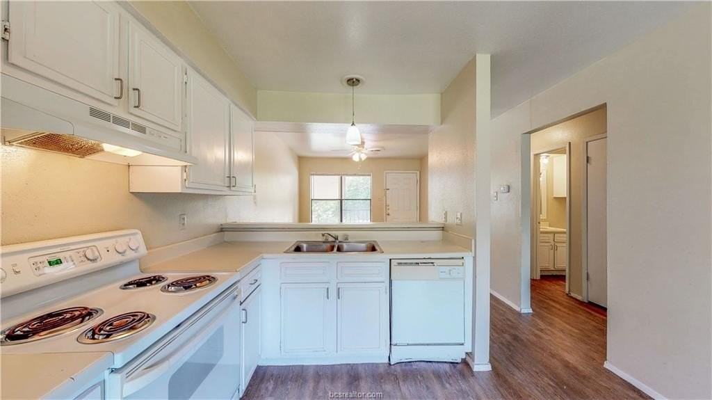 303 Manuel Dr #C - Photo 3 of 33