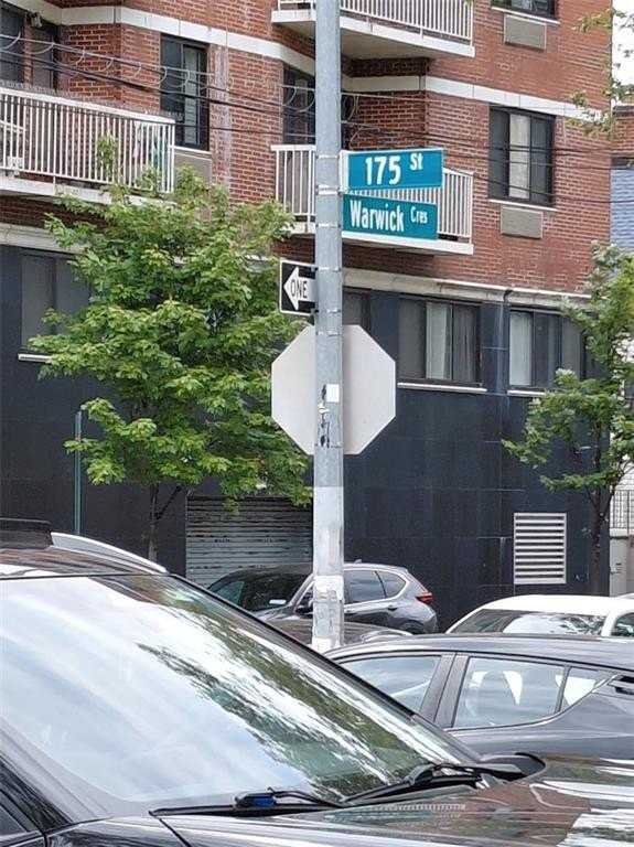 8712 175th St - Photo 2 of 13