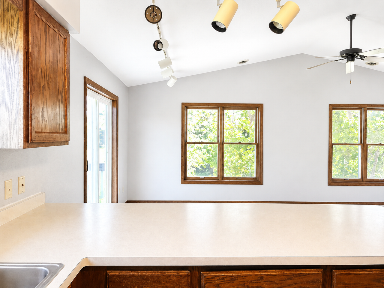 209 Columbus St #A - Photo 3 of 11