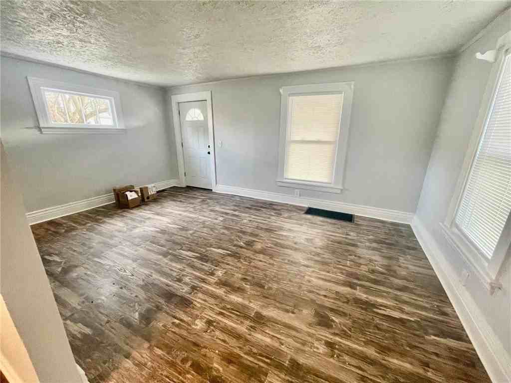 223 E Filbert St - Photo 4 of 46