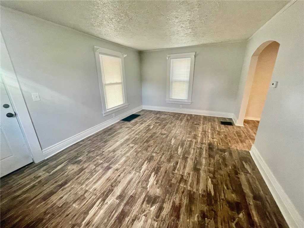 223 E Filbert St - Photo 5 of 46