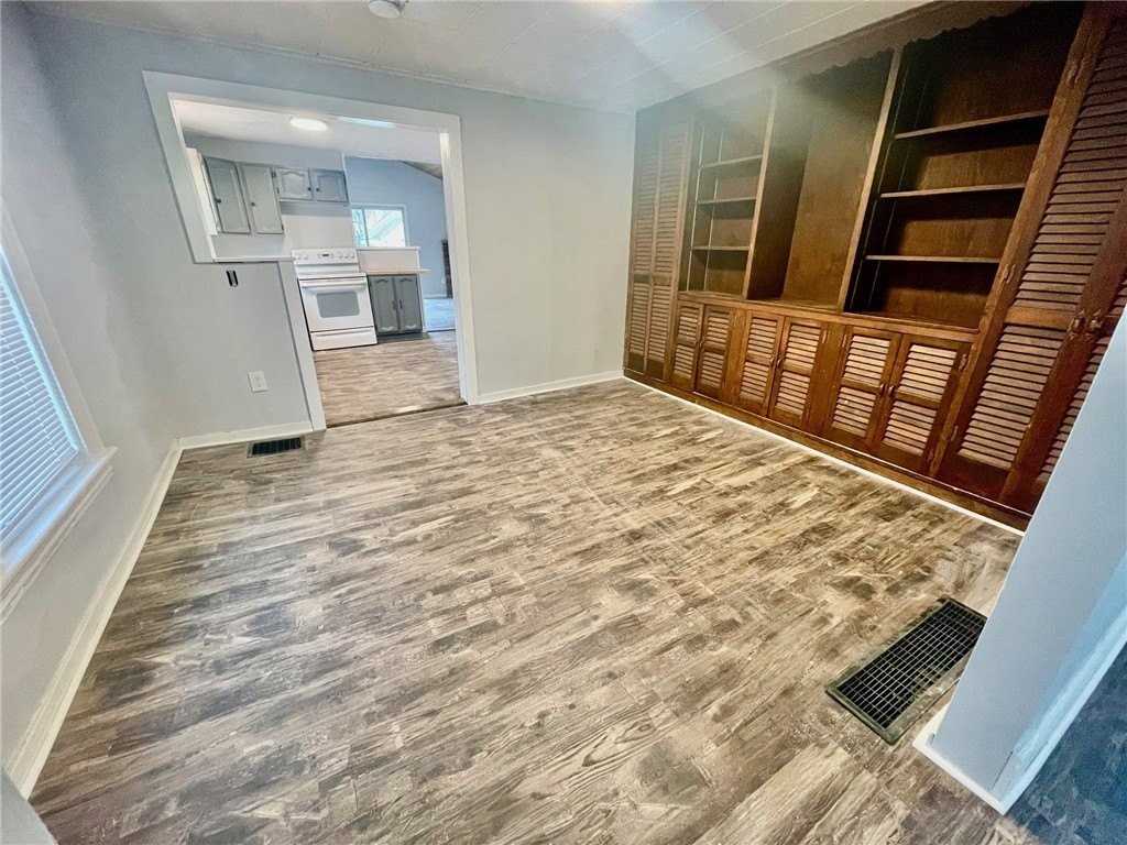 223 E Filbert St - Photo 7 of 46