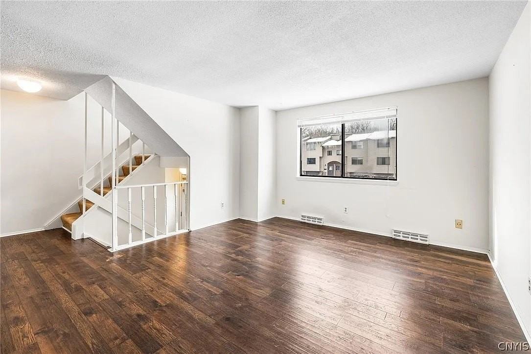 364 Cameco Cir - Photo 3 of 22