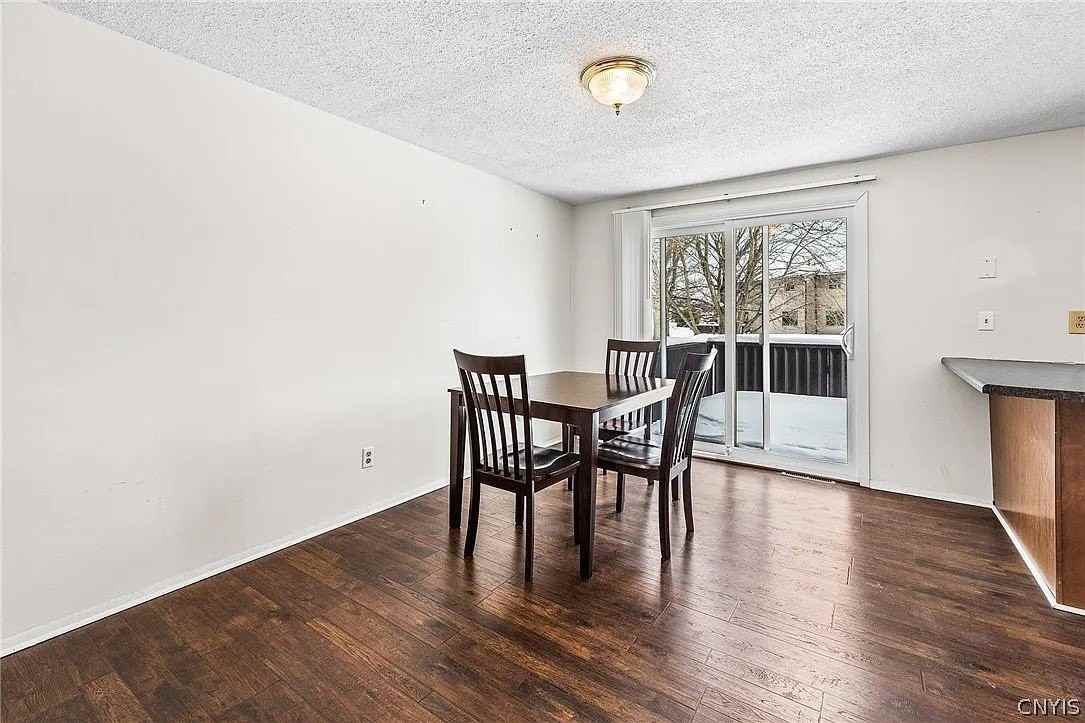 364 Cameco Cir - Photo 5 of 22