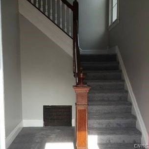 347 Douglas St - Photo 2 of 11