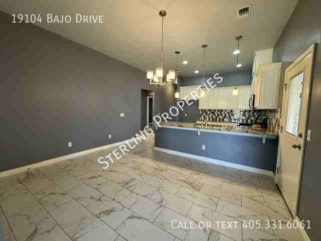 19104 Bajo Dr - Photo 4 of 21