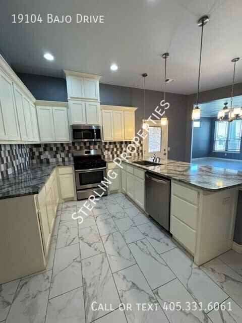19104 Bajo Dr - Photo 6 of 21