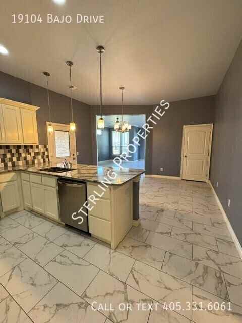 19104 Bajo Dr - Photo 7 of 21