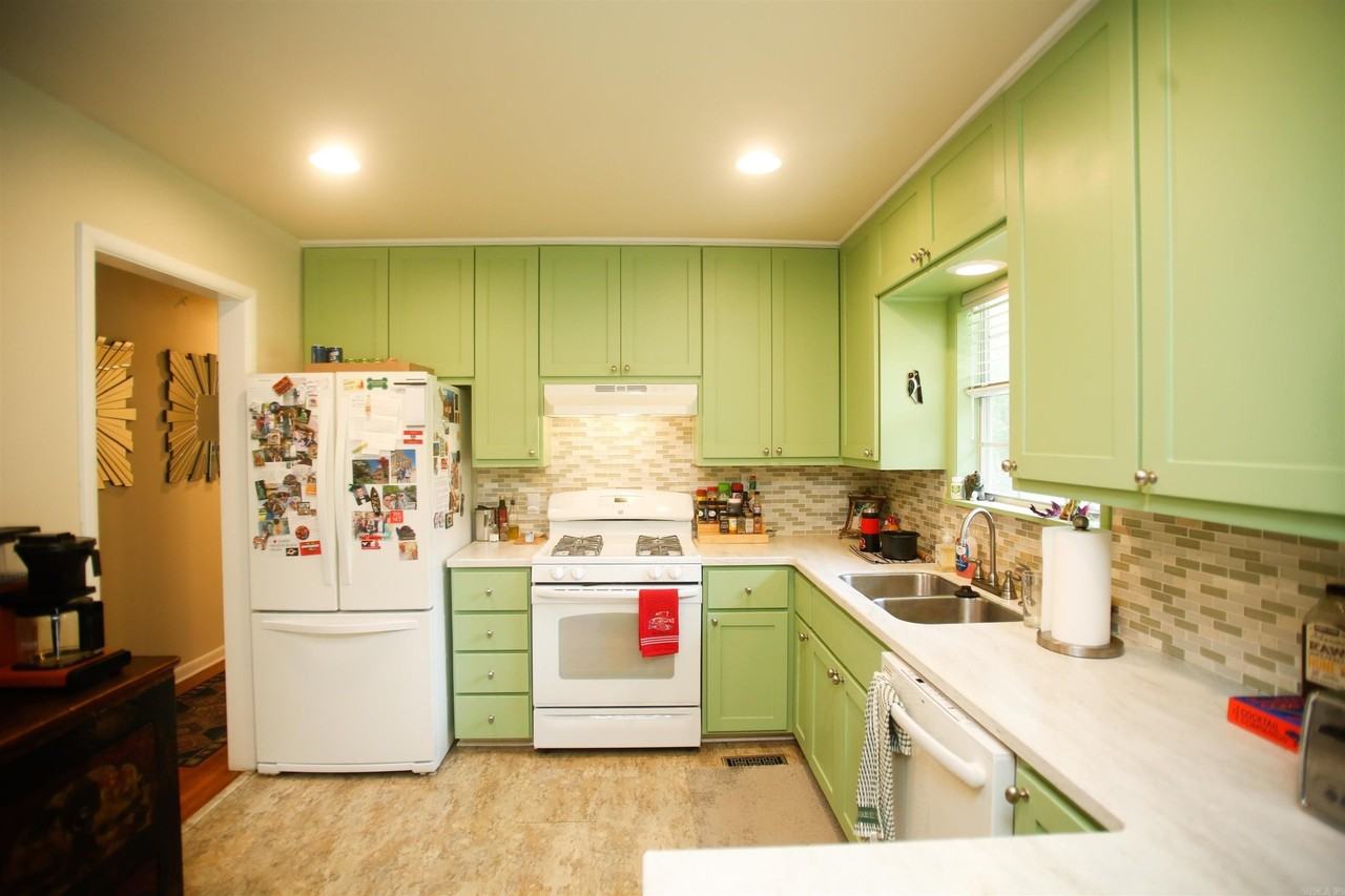 7220 Amherst Dr - Photo 6 of 28