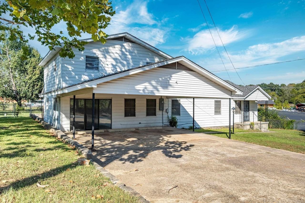 1310 E North St - Photo 2 of 23