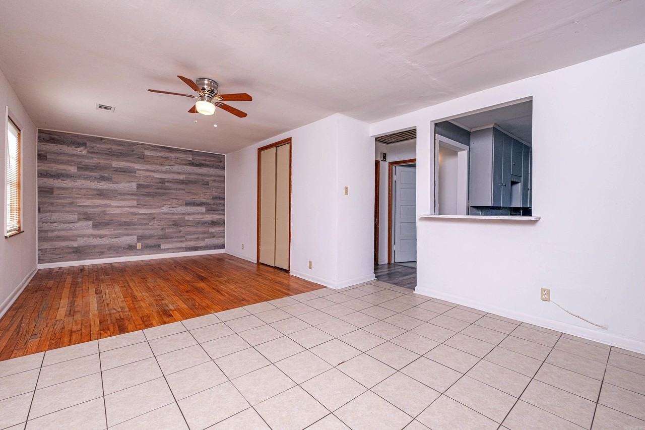 1310 E North St - Photo 4 of 23