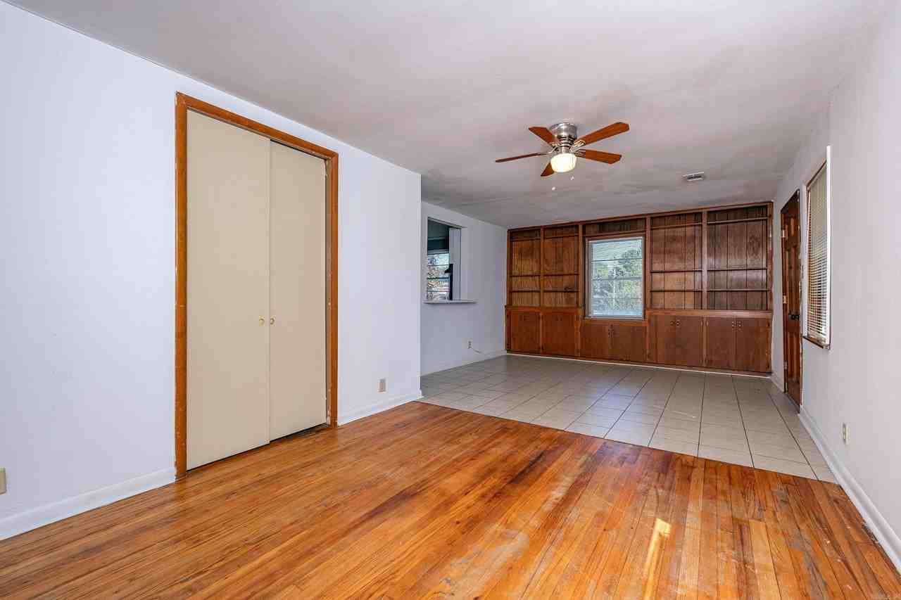 1310 E North St - Photo 6 of 23