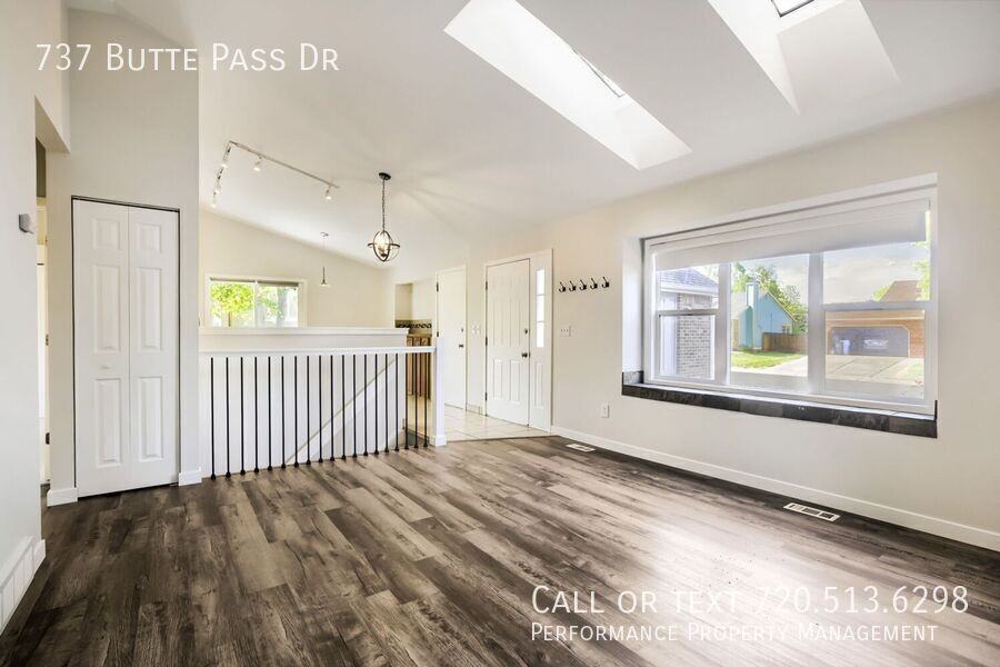 737 Butte Pass Dr - Photo 4 of 17