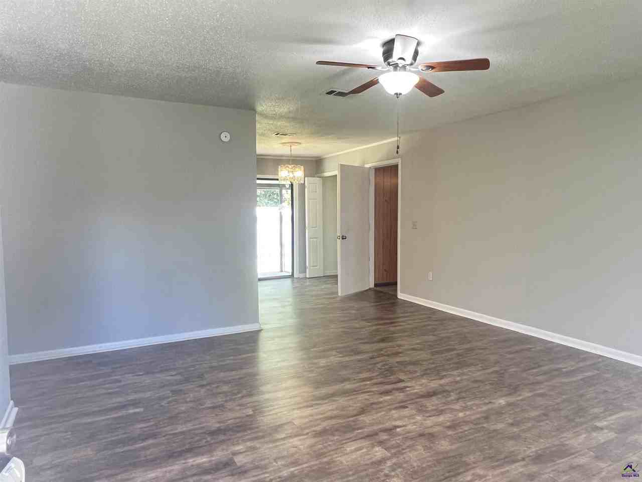 211 Laverne Dr - Photo 2 of 28