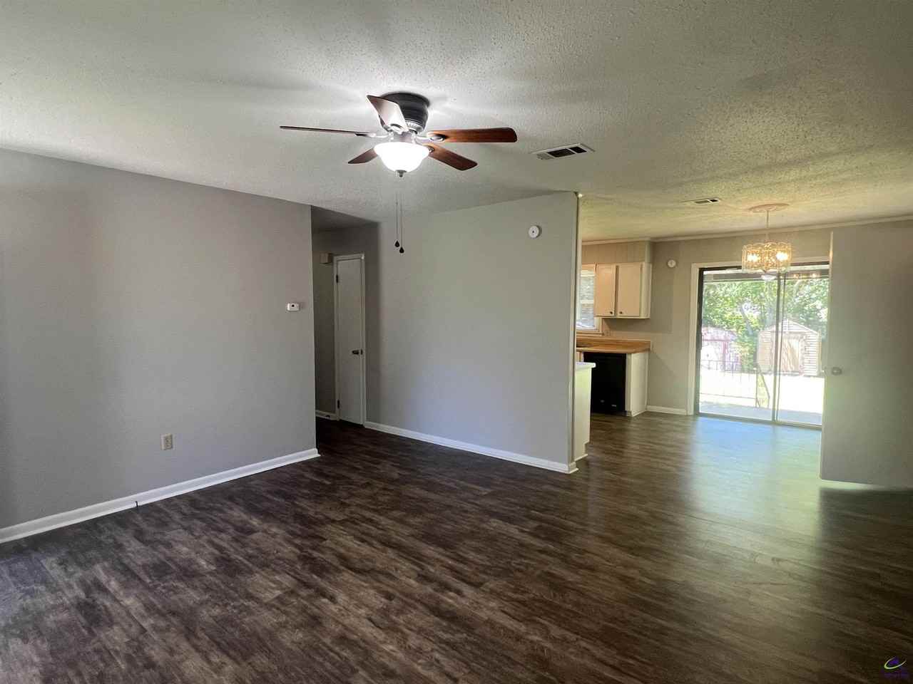 211 Laverne Dr - Photo 3 of 28