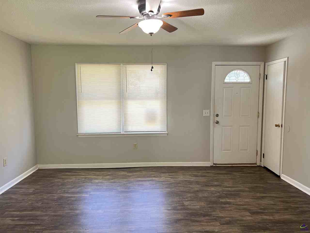 211 Laverne Dr - Photo 5 of 28