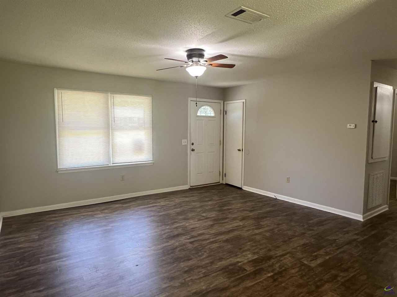 211 Laverne Dr - Photo 6 of 28