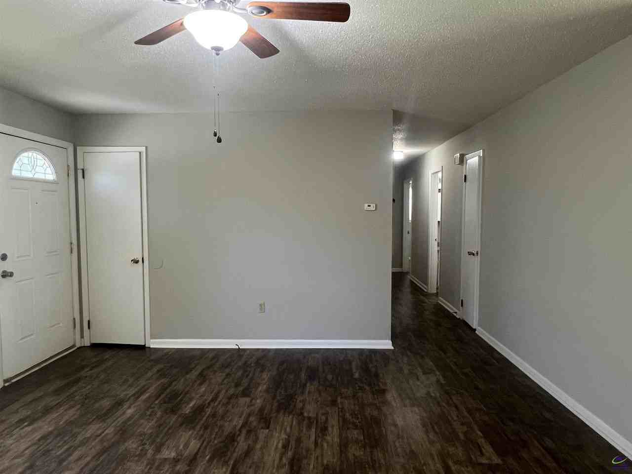 211 Laverne Dr - Photo 7 of 28