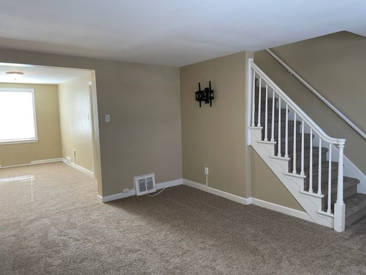2335 Kensington St - Photo 3 of 18