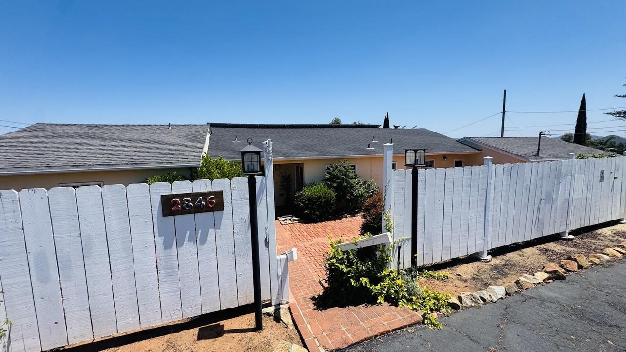 2846 Panorama Crest - Photo 2 of 37