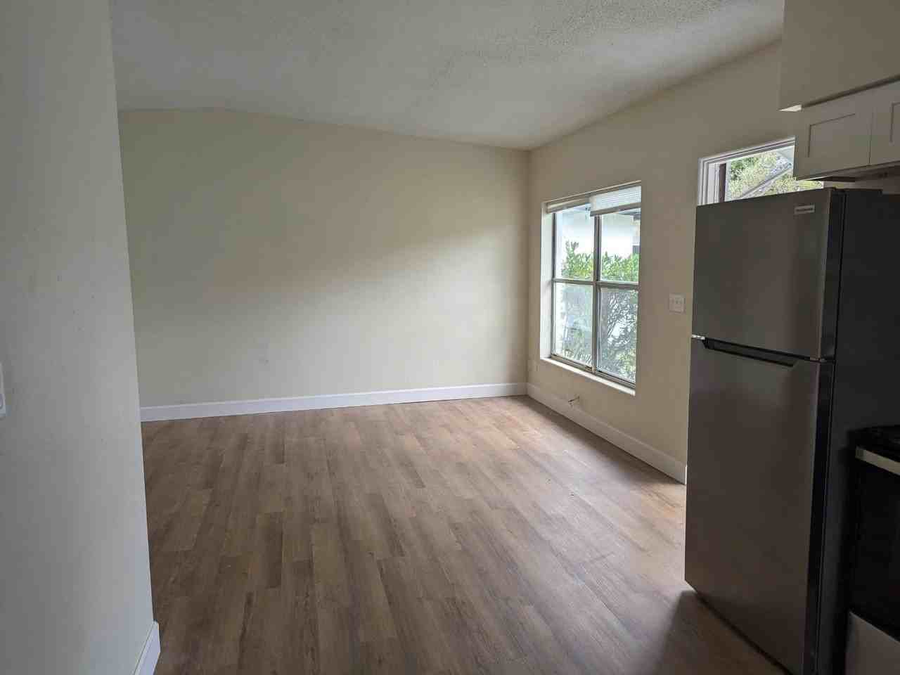 1123 South Lee Avenue, Unit rear - Photo 4 of 8