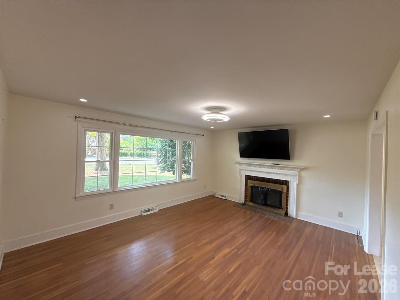 3927 Sharon View Rd - Photo 2 of 14