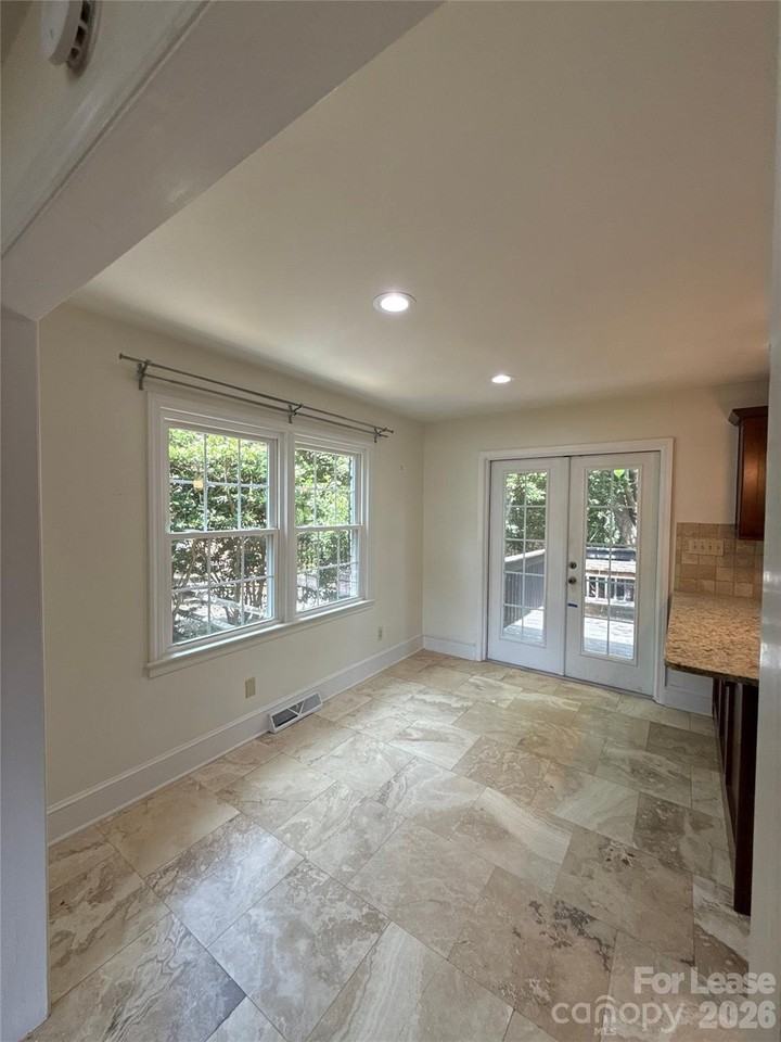 3927 Sharon View Rd - Photo 3 of 14
