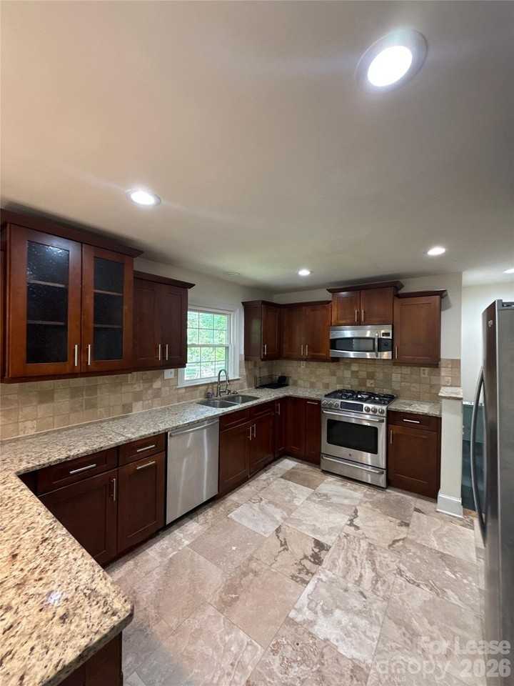 3927 Sharon View Rd - Photo 6 of 14